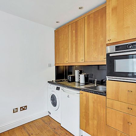 One-Bedroom Abode With A Balcony In Central London Exterior photo