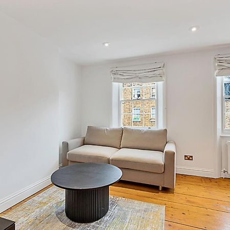 One-Bedroom Abode With A Balcony In Central London Exterior photo