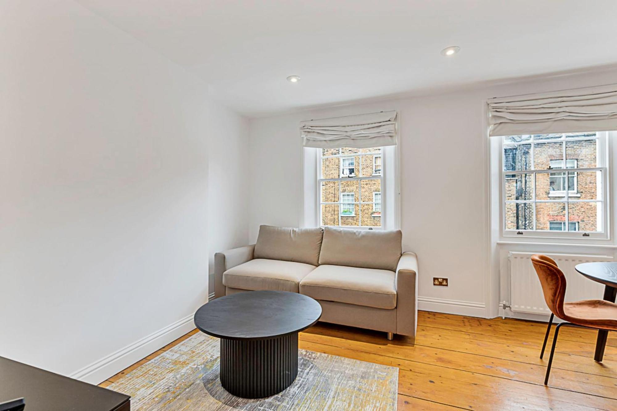 One-Bedroom Abode With A Balcony In Central London Exterior photo