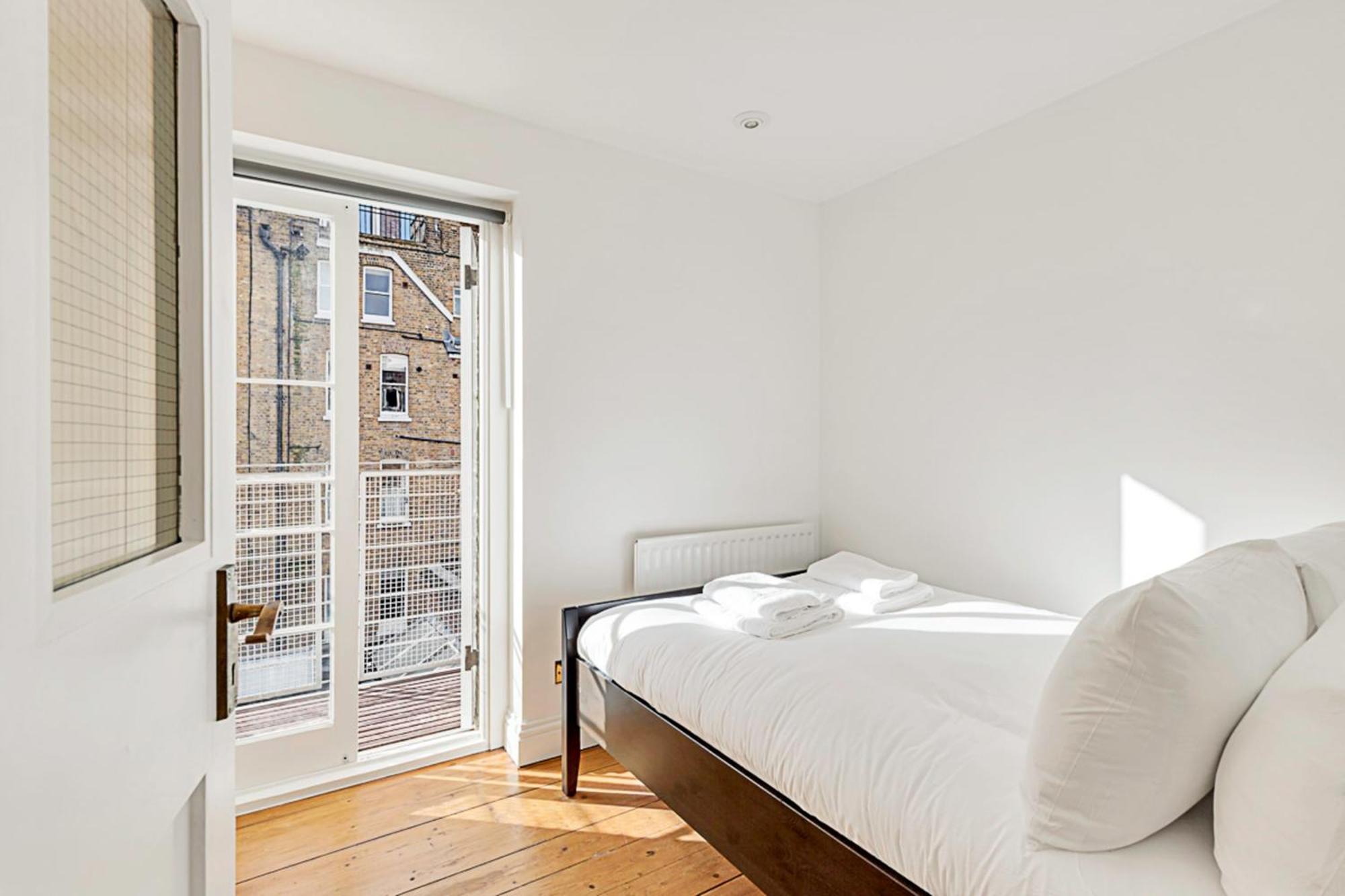 One-Bedroom Abode With A Balcony In Central London Exterior photo