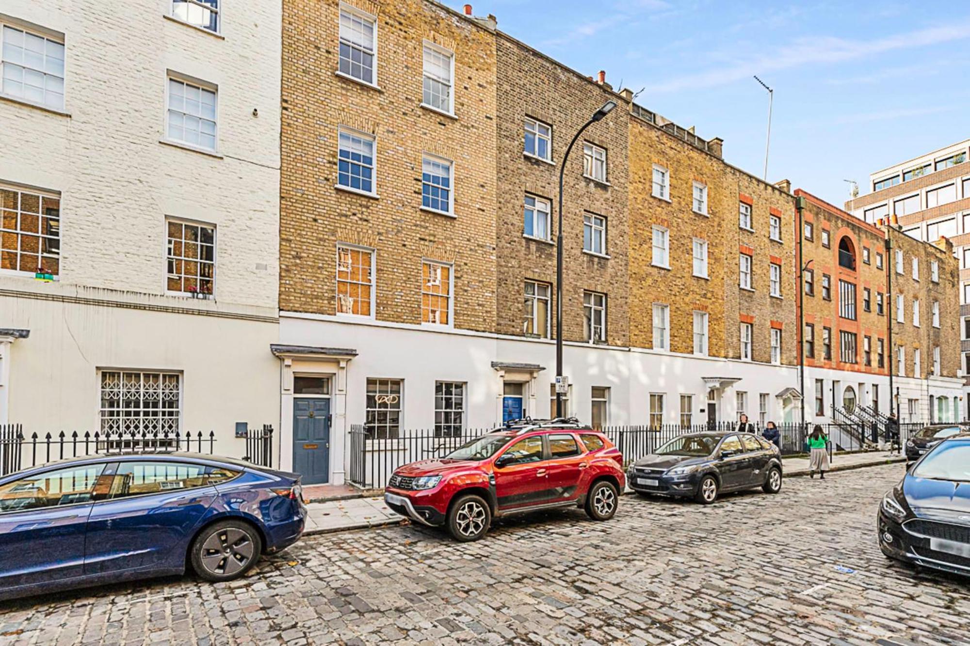 One-Bedroom Abode With A Balcony In Central London Exterior photo