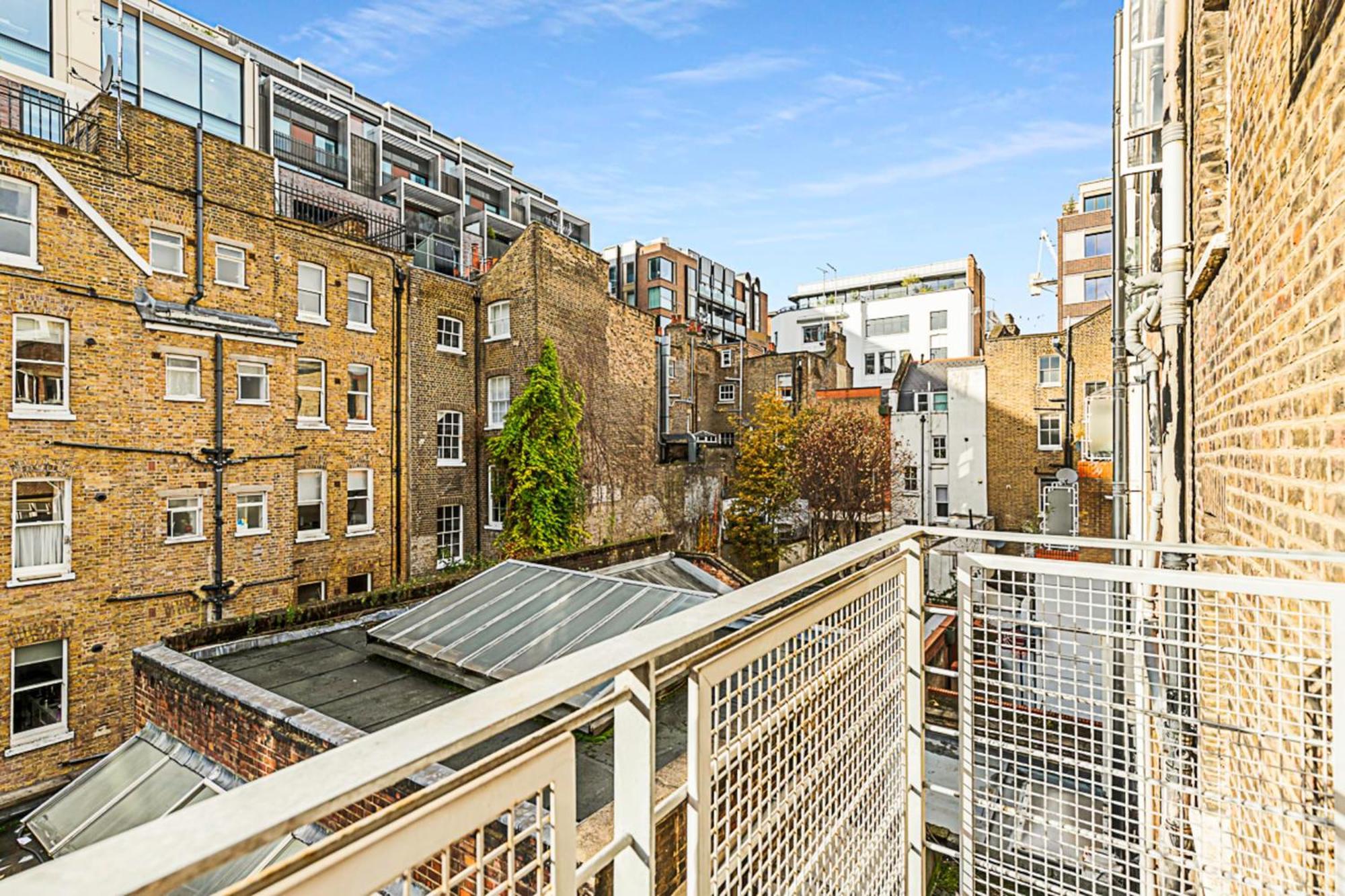 One-Bedroom Abode With A Balcony In Central London Exterior photo