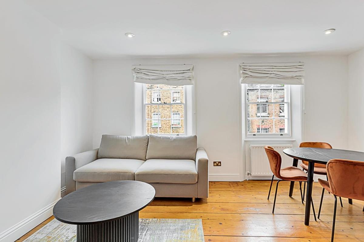 One-Bedroom Abode With A Balcony In Central London Exterior photo